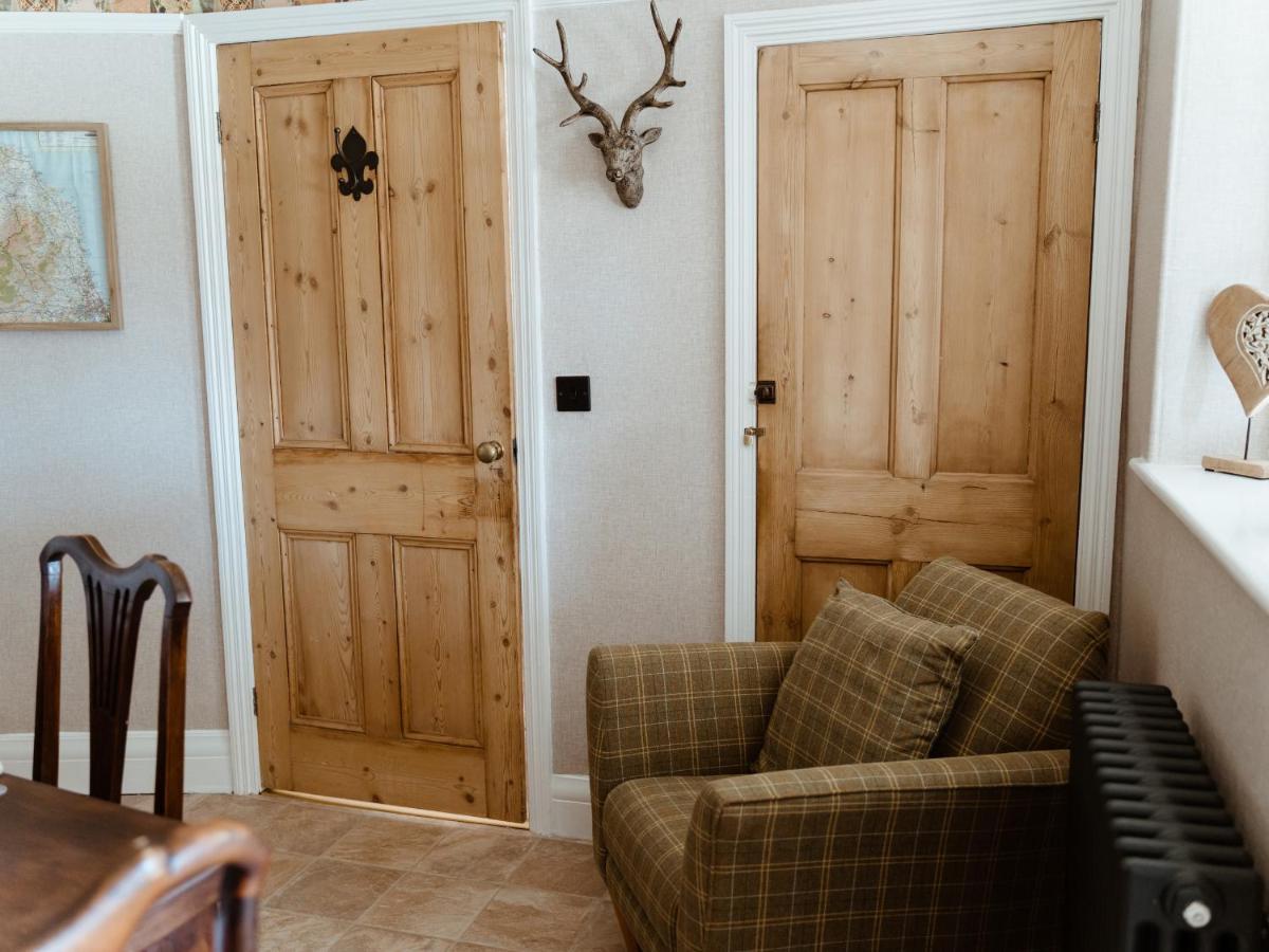 Compass Cottage Уулер Екстериор снимка
